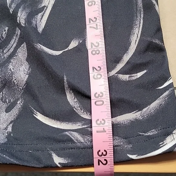 Tek Gear Size 3X High-Waisted Capri Leggings in Black Tropical, Like New Cond. - Picture 11 of 15